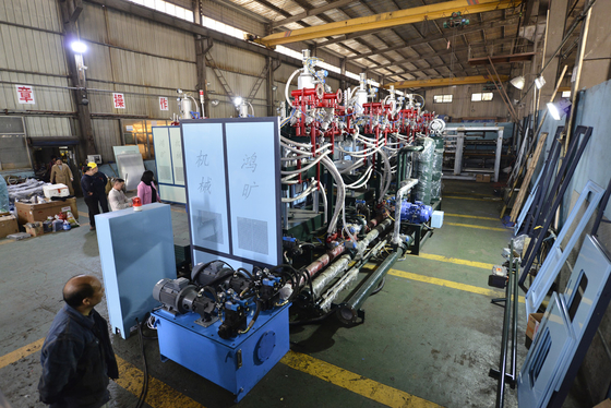 Automatyczna maszyna do formowania kształtów 380V ETPU dla niestandardowych podeszw obuwia sportowego